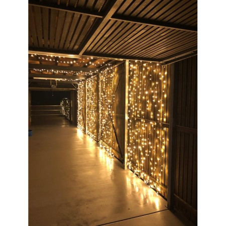 Instalatie Craciun Profesionala de Exterior IP65, Tip Perdea, 11m x 2m, 2200 Led-uri Mari, Alb cald, cu flash, Alimentator 1,5 m, Interconectabila, Fir negru, Flippy