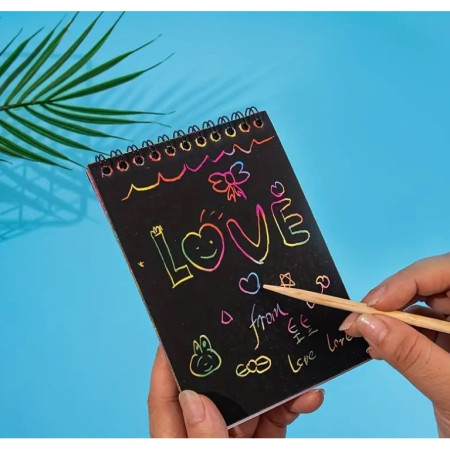 Caiet cu fise razuibile Flippy, DIY Magic Scratch, 12 File, Curcubeu, Creion din Lemn, Cartonase negre, 14.5 x 10 cm, roz