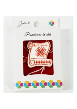 Martisor Brosa Mica in Cutie, Dimensiune Brosa 2.5-3 cm, Material Metal, Model Mult noroc