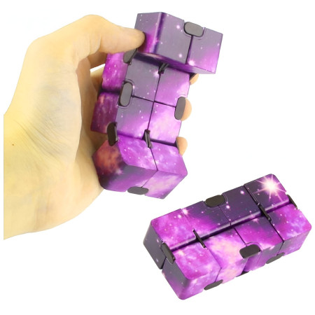 Jucarie Interactiva Antistres cu Miscari Infinite, Cub Magic, 3 ani, 4x4x4cm, Violet