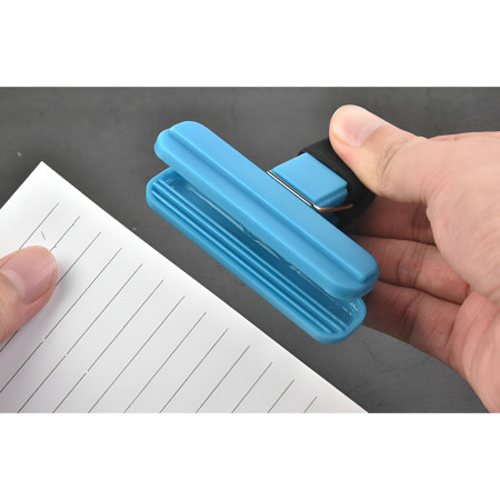 Cleste Multifunctional pentru Sigilarea Pungilor, Flippy, din Plastic, Mentine Alimentele Proaspete, 7x6.5 cm, Albastru