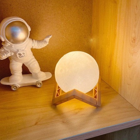 Lampa de veghe in forma de luna 3D Moon Light Alb Cald, alimentare baterii, stand plastic inclus, 8 cm, Flippy