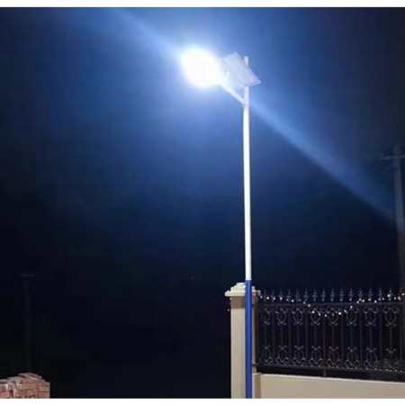 Lampa solara stradala Flippy, pentru curte sau strada, cu trei grile, finisaj mat, rezistent la apa, montare prin fixare, senzor lumina, baterie de litiu, IP65, lumina rece, putere 1000W, autonomie 10 ore, 55 x 23 x 9 cm, gri