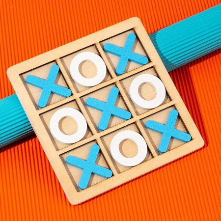 Jucarie Montessori Tic Tac Toe, Flippy, Educativa, Interactiva, din lemn, X si O, 9 Piese, 14.3x14.3 cm, Albastru Alb