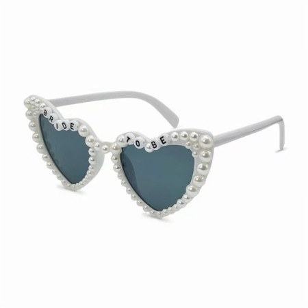 Ochelari in Forma de Inima, Flippy, pentru Petrecerea Burlacitelor, Tematica Nunta, Protectie Soare, 15.3x5.7x14.5 cm, Scris Bride to Be cu Perle, Alb