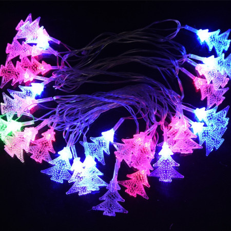 Ghirlanda luminoasa cu bec in forma de brazi, 4 metri, 30 LED-uri, forme din plastic, fir transparent, multicolora