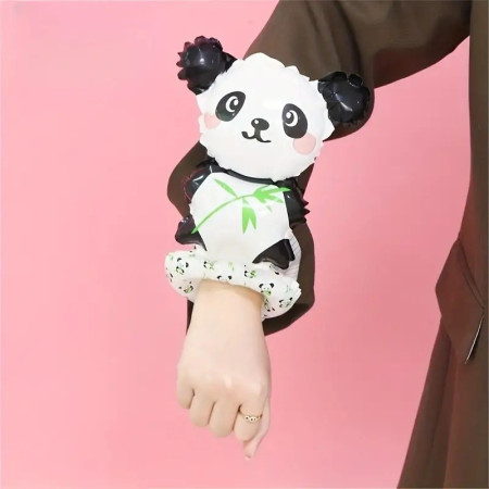 Balon din Folie Metalizata, Flippy, Figurine Animalute, Tip Bratara, Model Panda, 13 x 35 cm, Ambalaj Individual, Pai Inclus, Umflare cu Aer sau Heliu, Alb/Negru