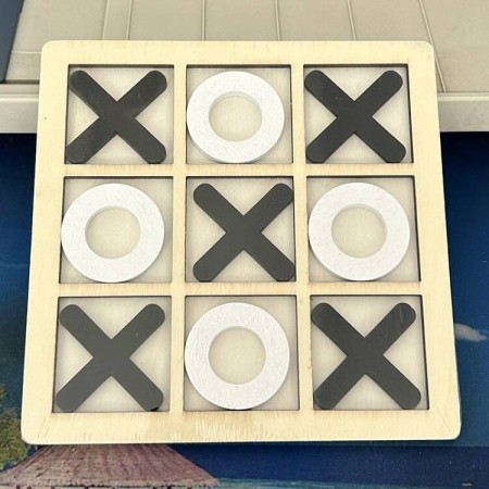 Jucarie Montessori Tic Tac Toe, Flippy, Educativa, Interactiva, din lemn, X si O, 9 Piese, 14.3x14.3 cm, Negru Alb